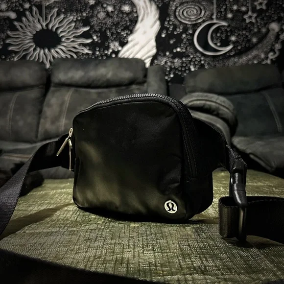lululemon athletica Black Belt Bag new without tags - Picture 5 of 16